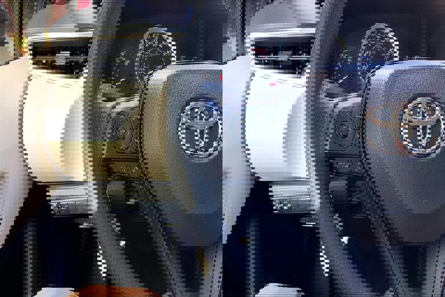 Used 2022 Toyota Corolla LE image 23