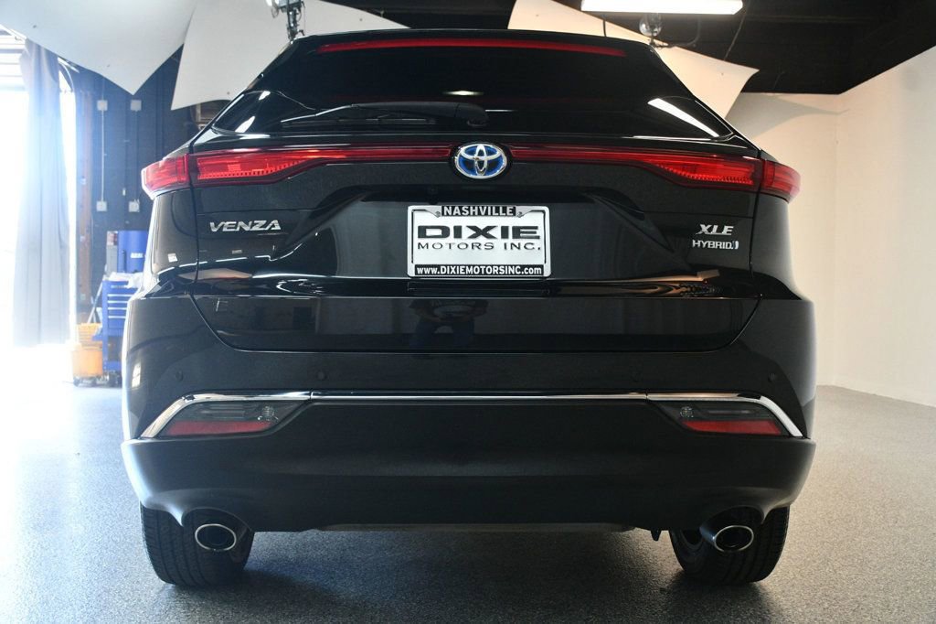 Used 2022 Toyota Venza XLE image 13