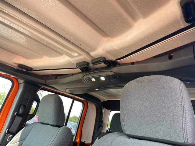 Used 2025 Jeep Gladiator Sport AWD/4WD image 27