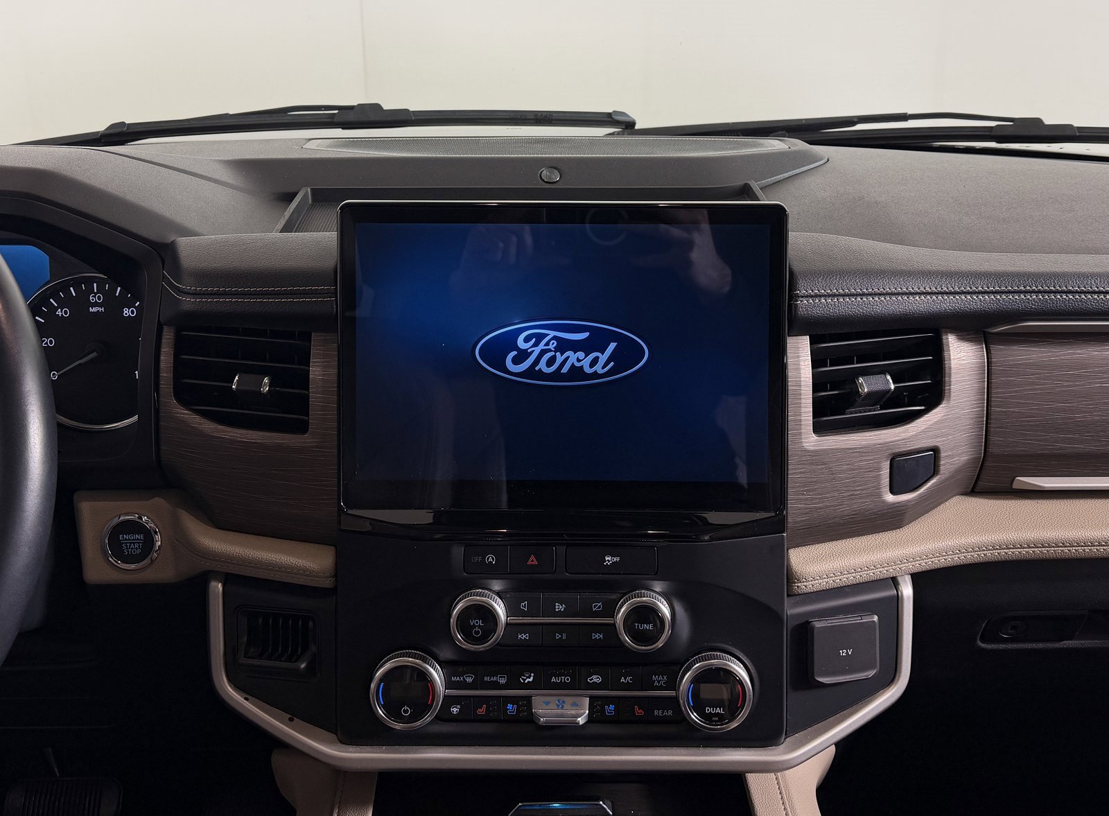 Used 2024 Ford Expedition Max Limited image 13