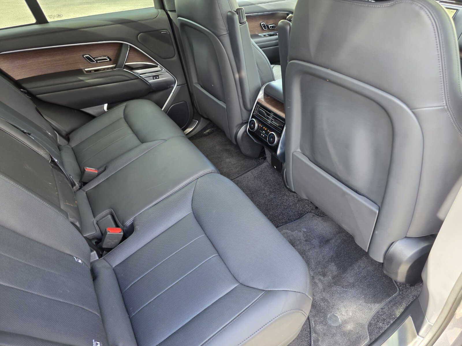 Certified 2024 Land Rover Range Rover SE AWD/4WD image 25