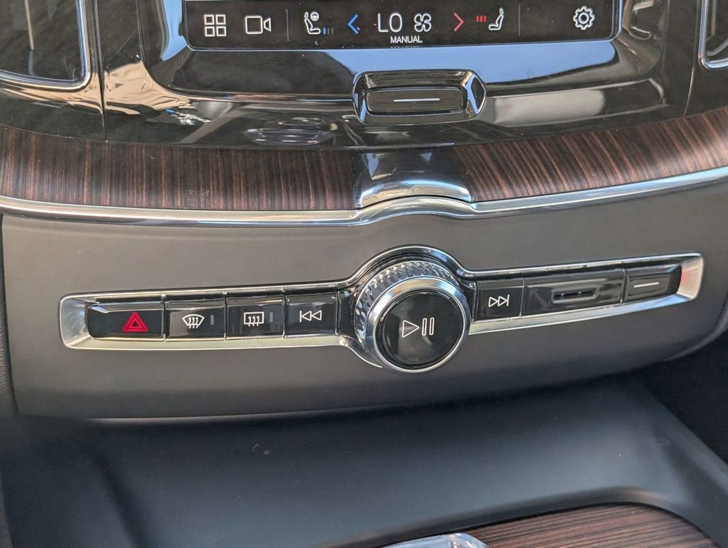 Used 2023 Volvo XC60 B6 Ultimate w/ Climate Package image 39