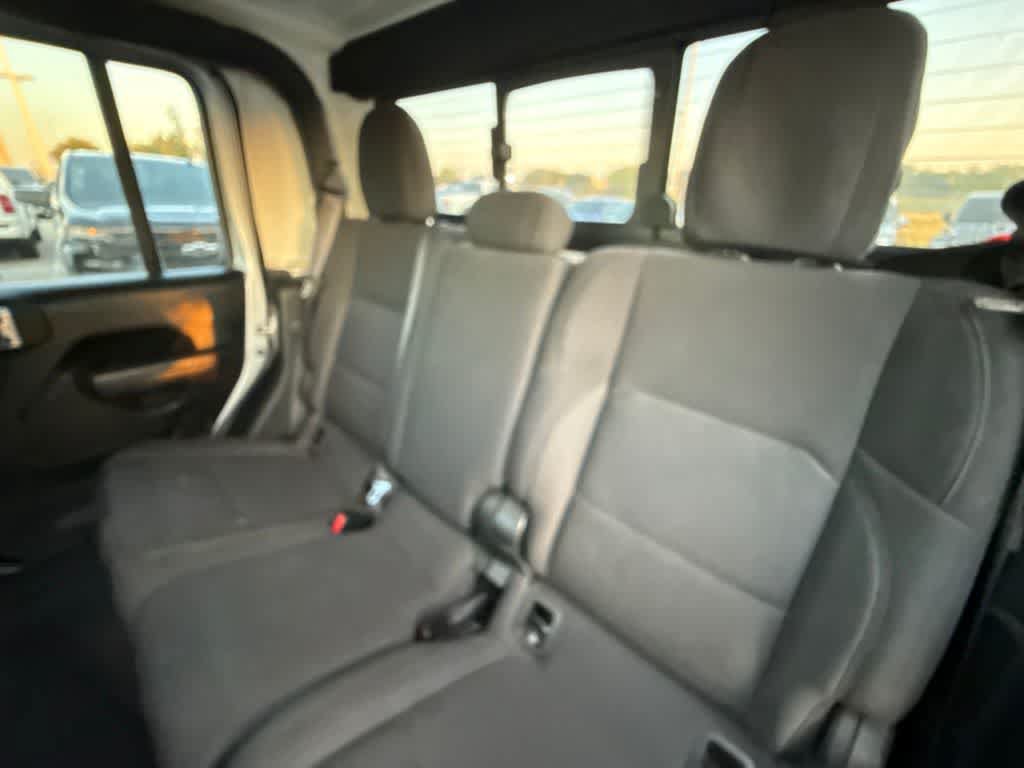 Used 2023 Jeep Gladiator Sport AWD/4WD image 16