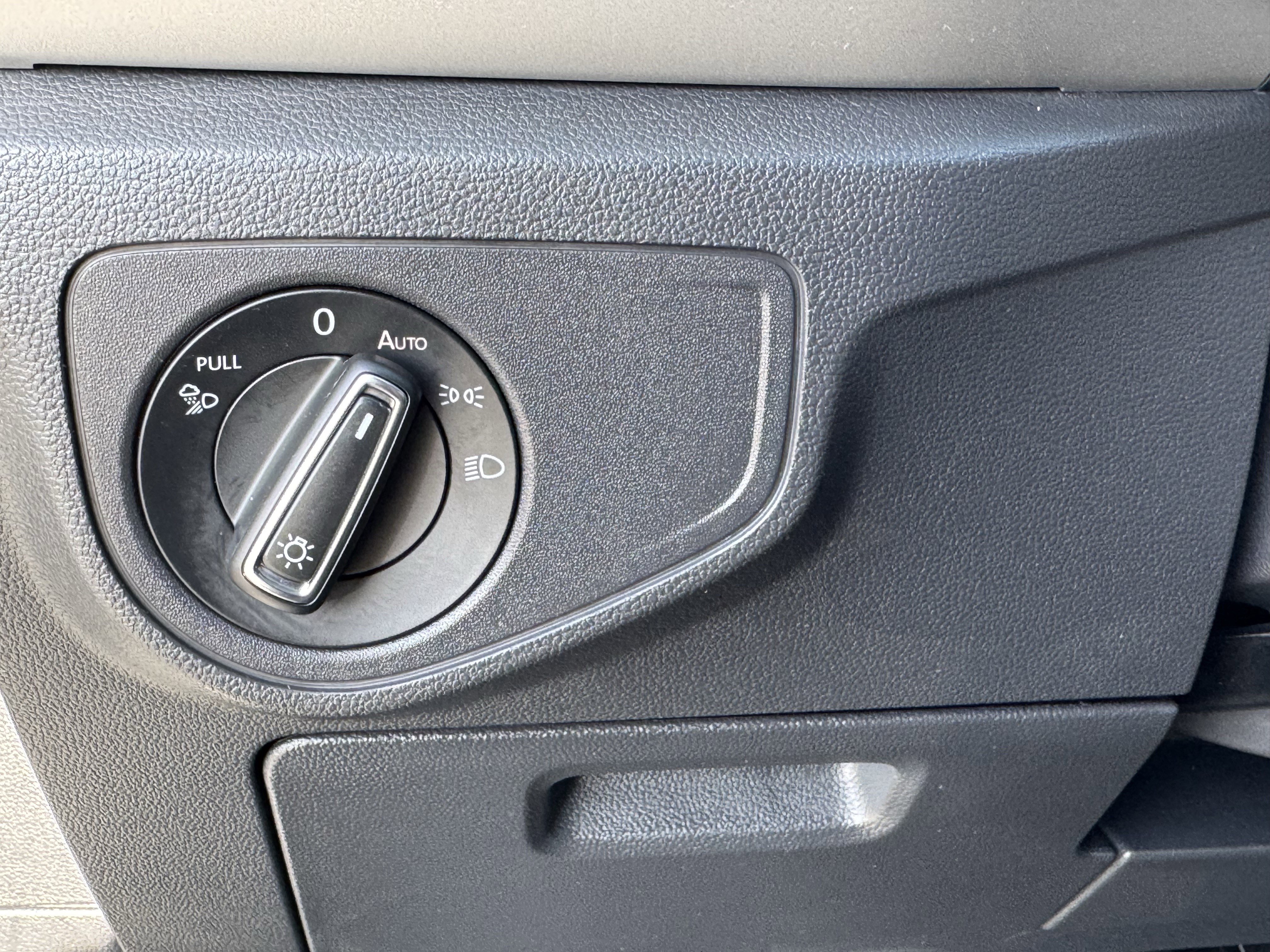 Certified 2022 Volkswagen Atlas SE w/ Panoramic Sunroof Package AWD/4WD image 29