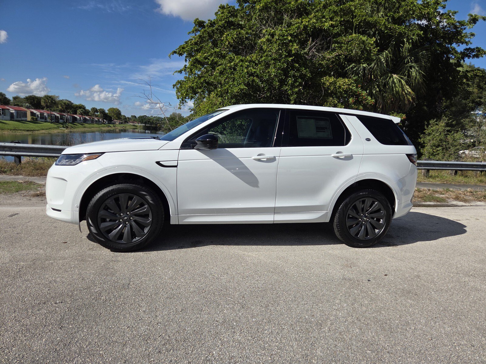 New 2025 Land Rover Discovery Sport S AWD/4WD image 7