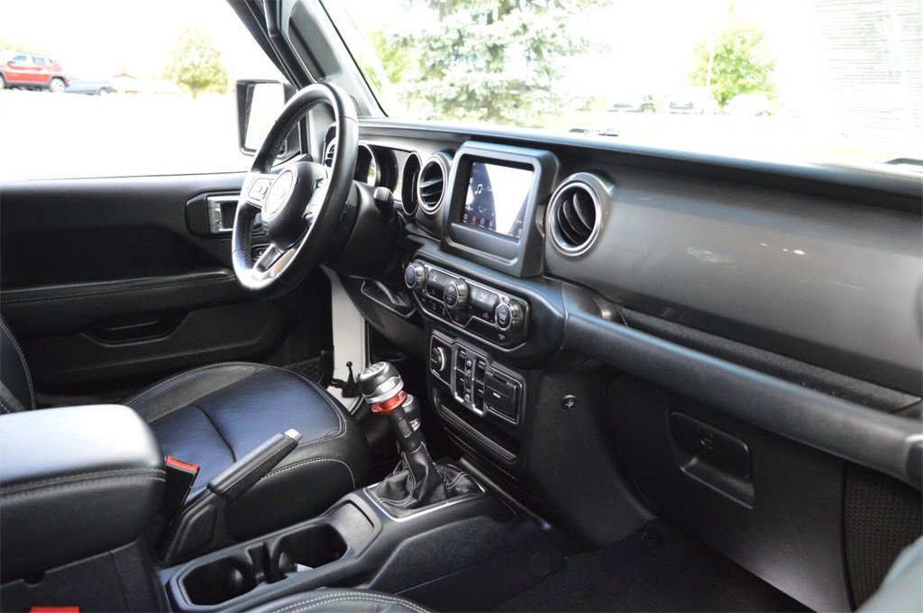 Used 2020 Jeep Wrangler Unlimited Sahara image 32