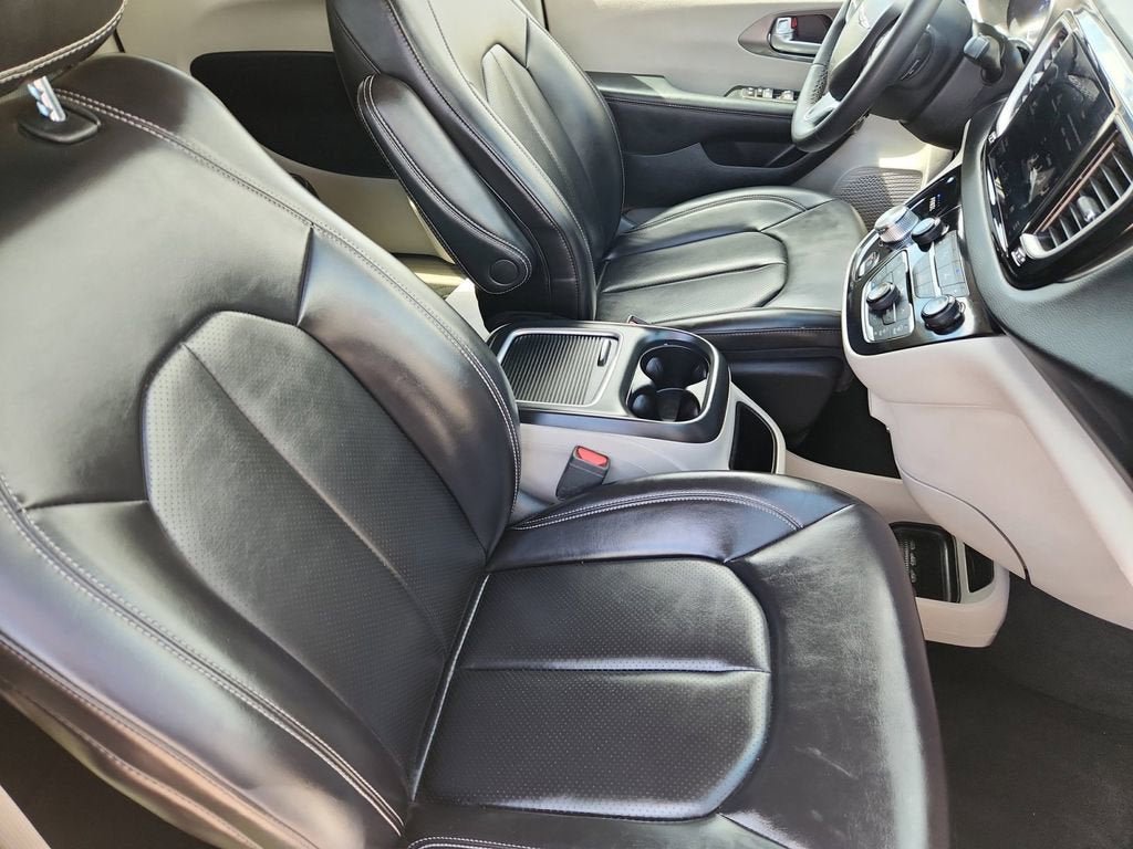 Used 2023 Chrysler Pacifica Touring-L FWD image 15