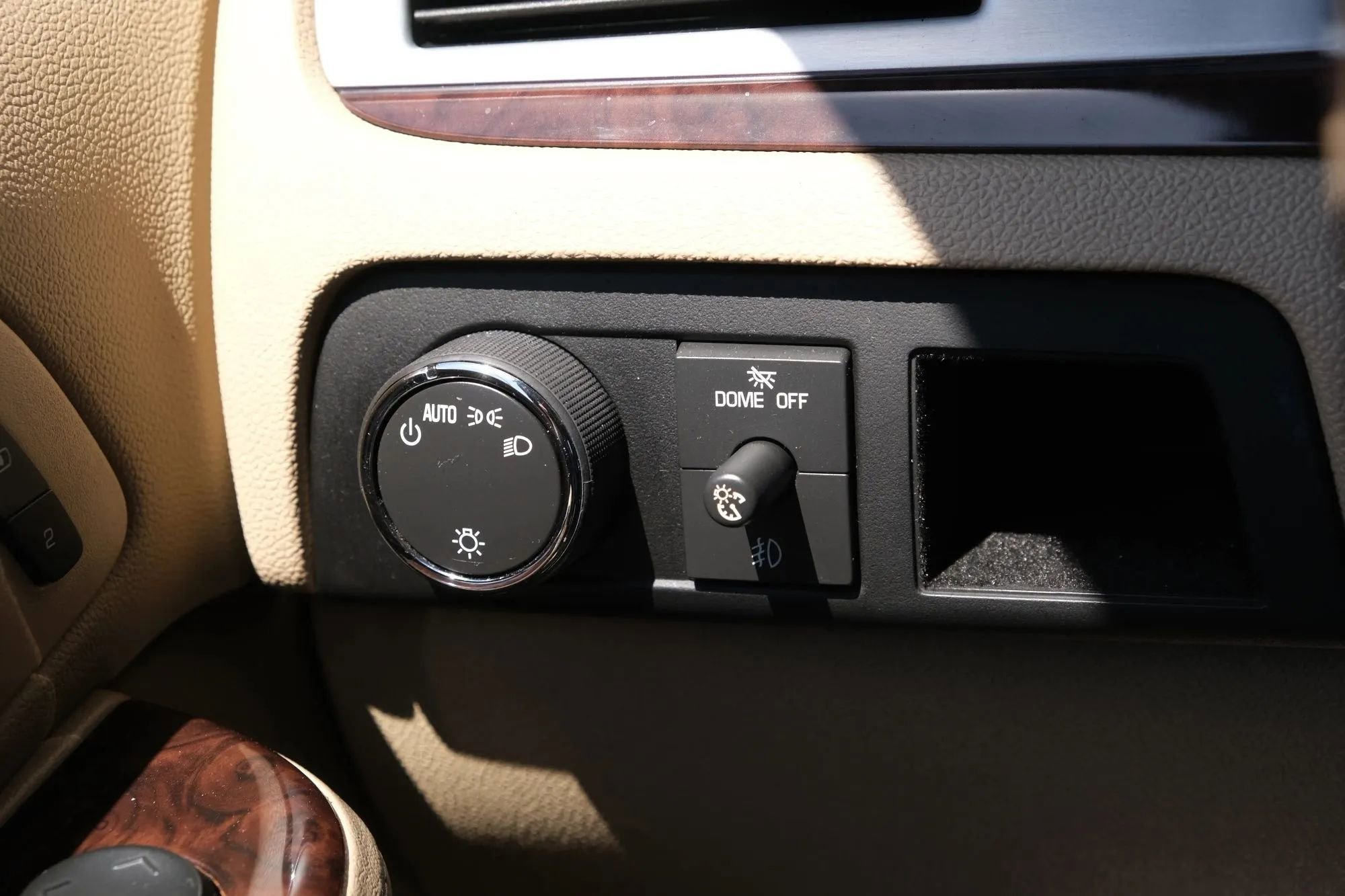 Used 2013 Cadillac Escalade EXT Premium image 38