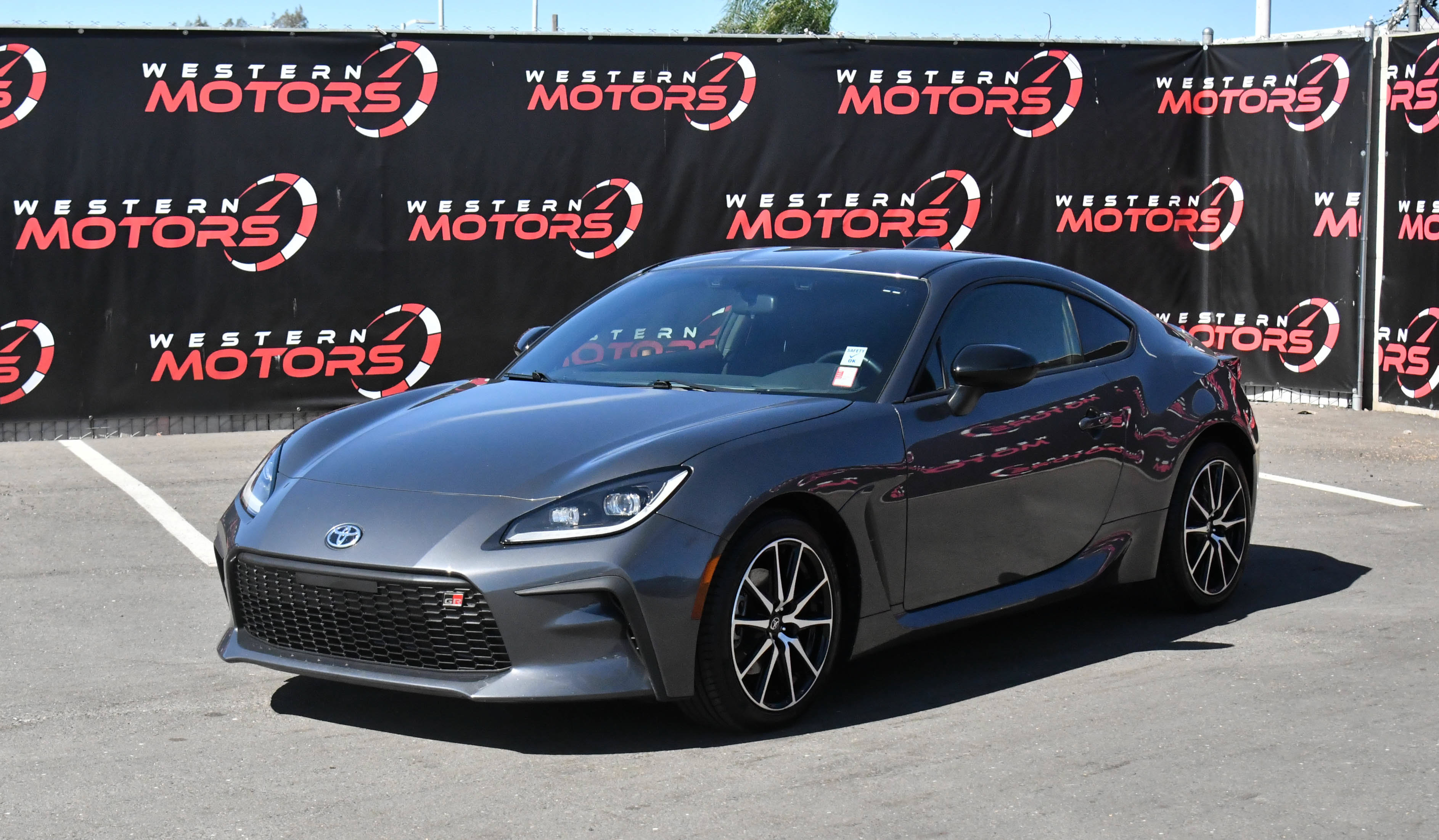 Used 2023 Toyota GR86 w/ ALL Weather Mat Package (TMS) RWD image 3