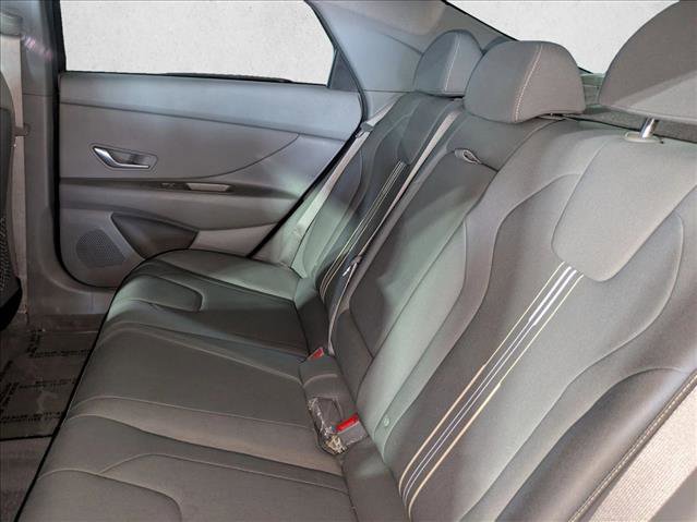 Used 2022 Hyundai Elantra SEL w/ Convenience + Premium Package FWD image 19