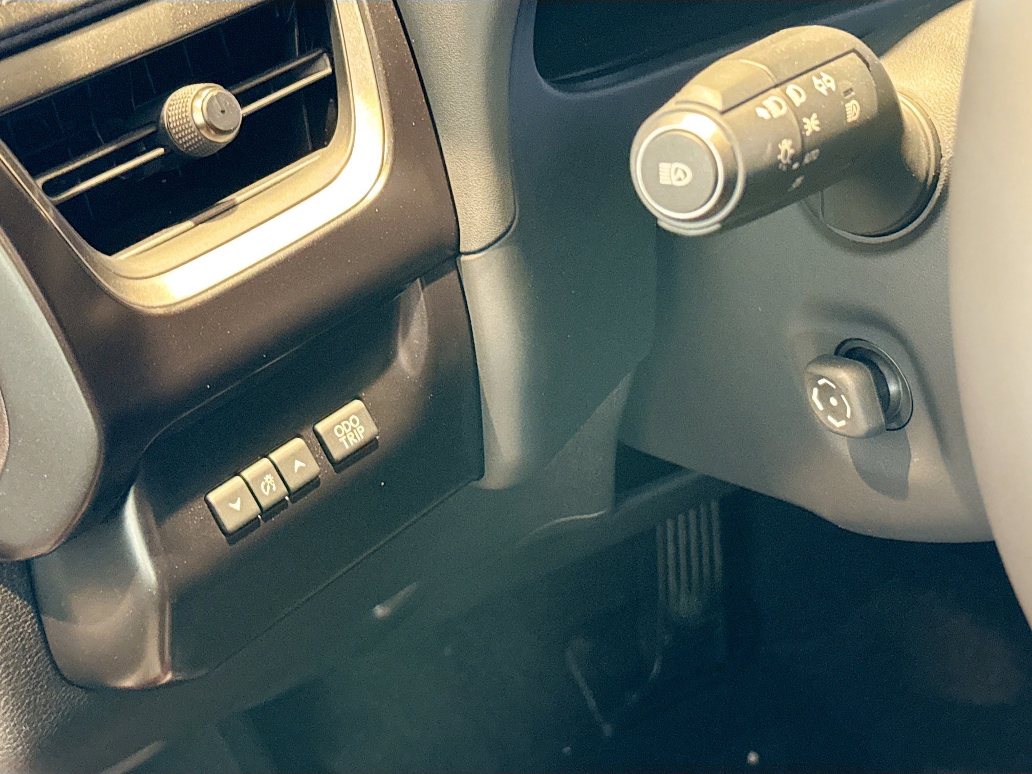 New 2025 Lexus UX 300h AWD w/ Cold Area Package image 10