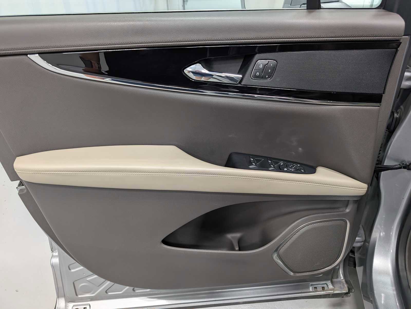 Used 2022 Lincoln Nautilus Standard image 36