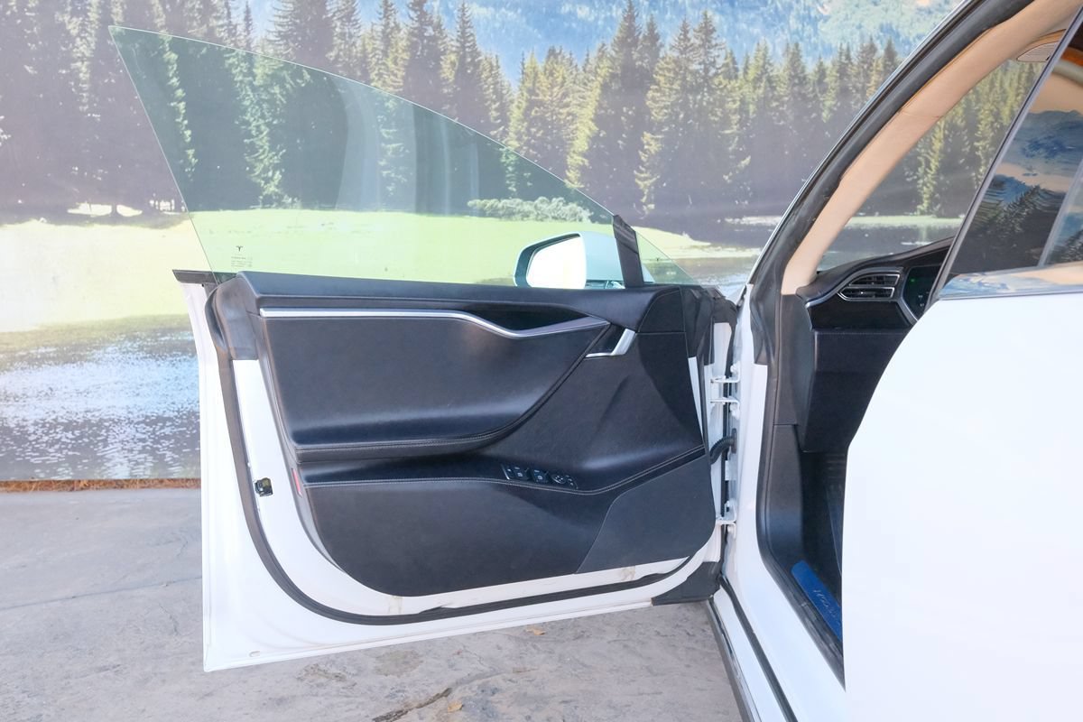Used 2015 Tesla Model S 70 RWD image 10