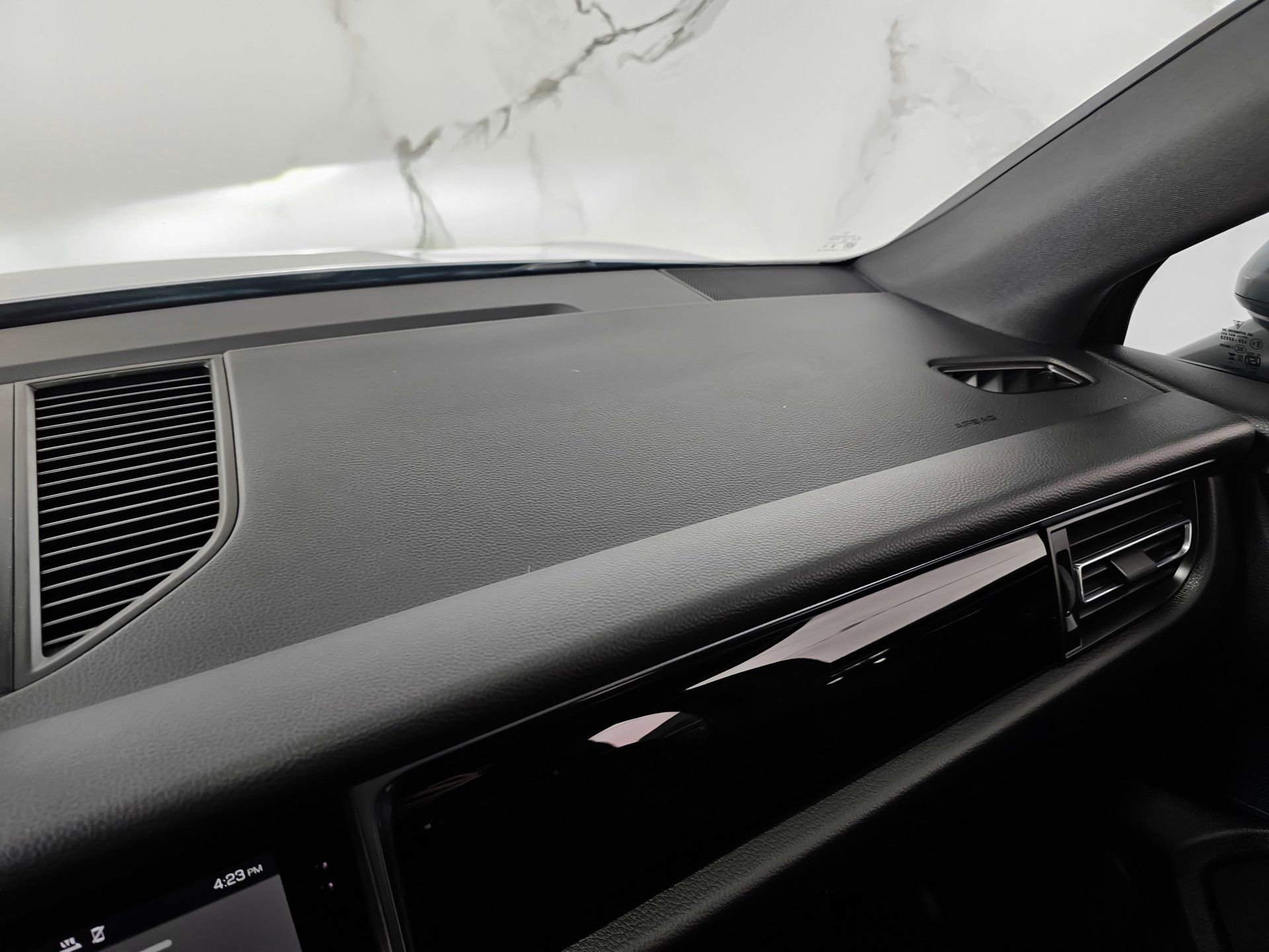 Used 2024 Porsche Macan Turbo image 25