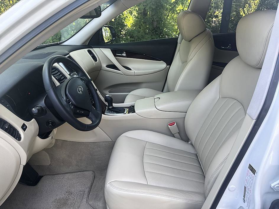 Used 2017 INFINITI QX50 AWD w/ Premium Plus Package image 12