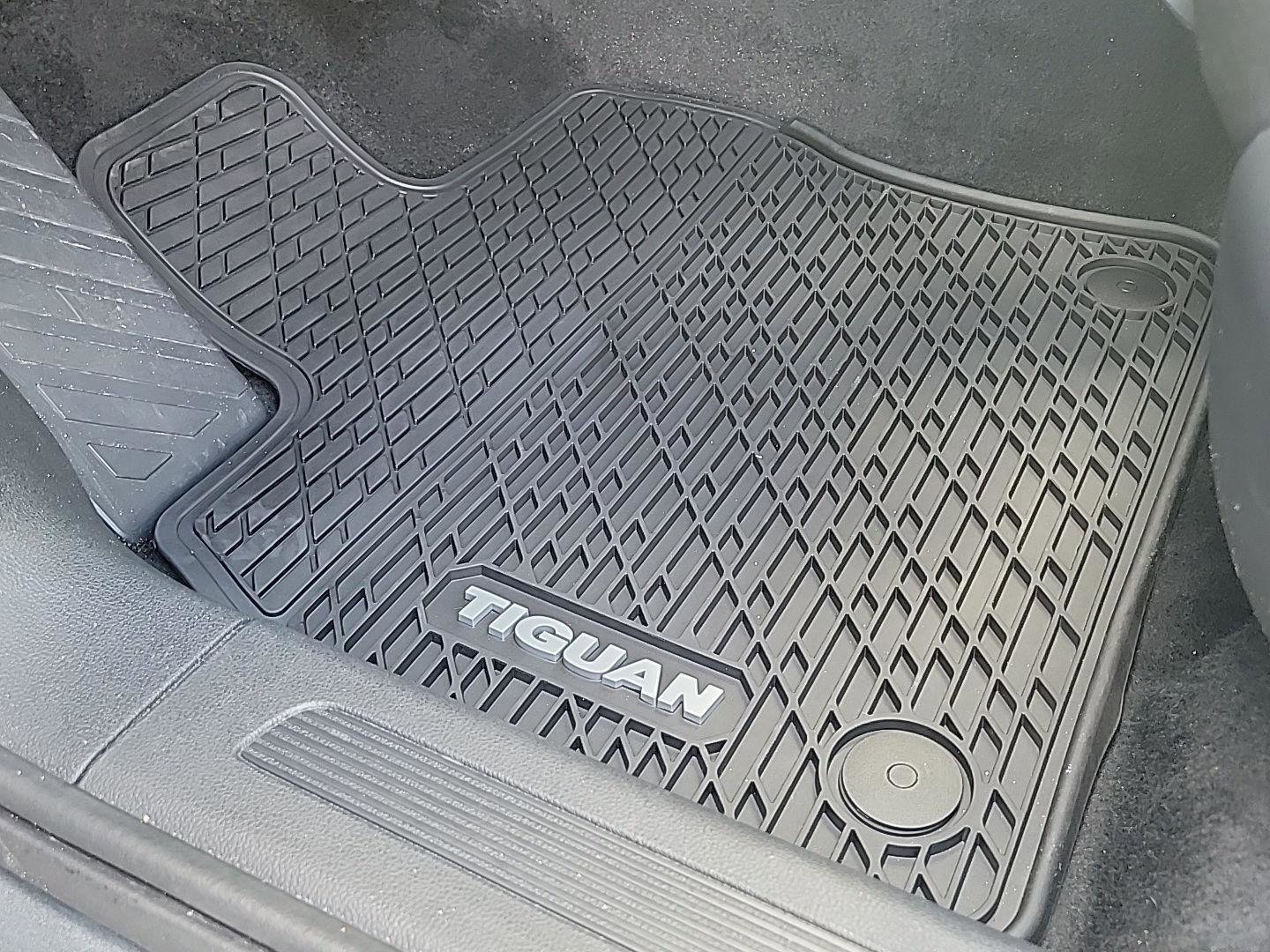 Certified 2024 Volkswagen Tiguan S image 18