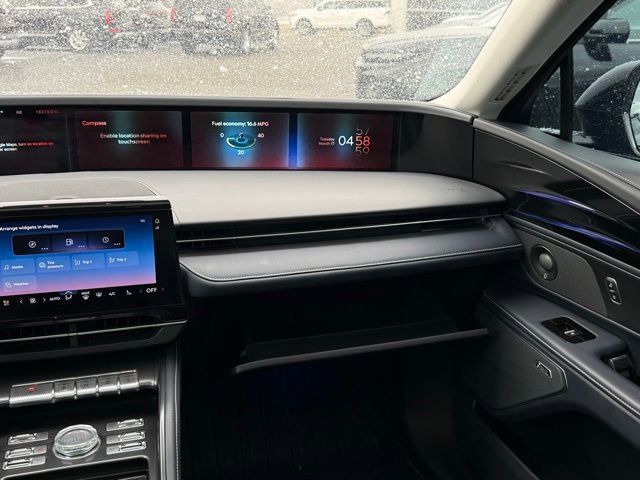 Used 2025 Lincoln Nautilus Reserve image 32