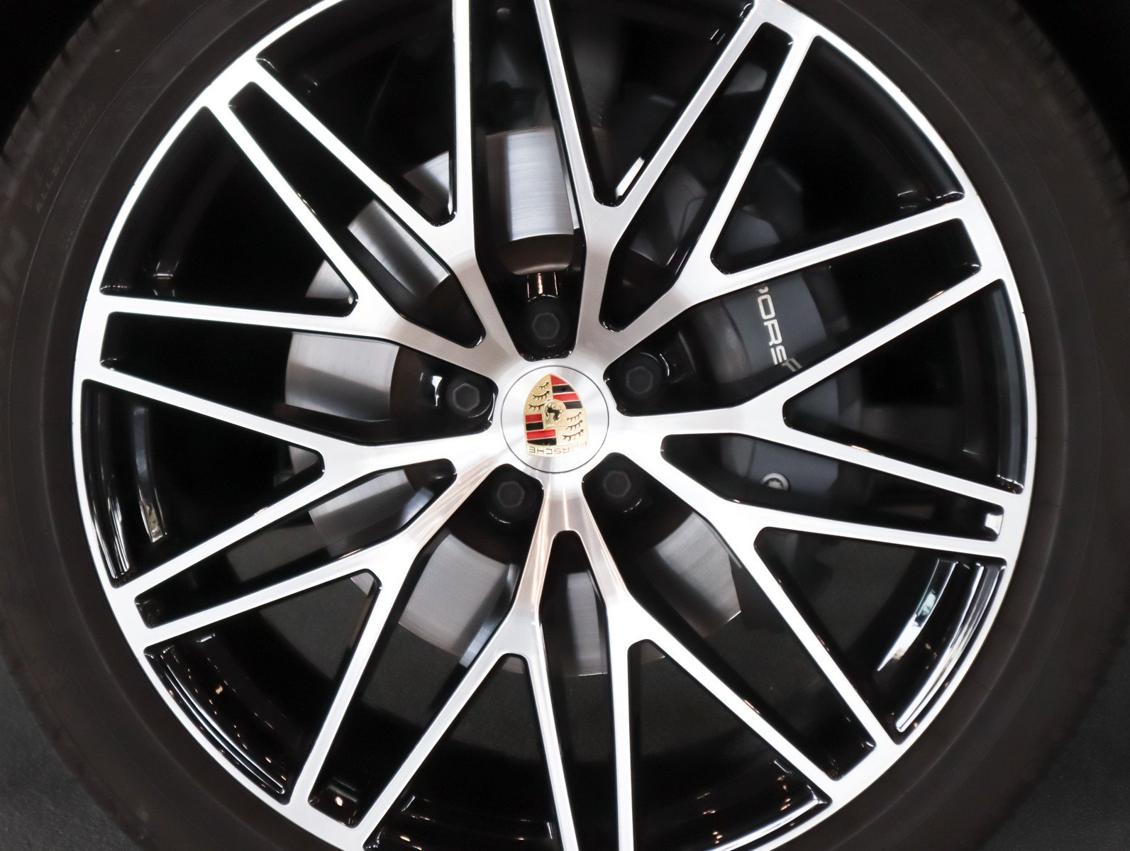 Certified 2026 Porsche Macan AWD/4WD image 13