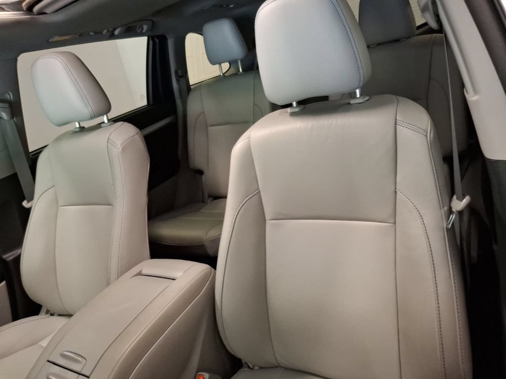 Used 2019 Toyota Highlander XLE AWD/4WD image 18