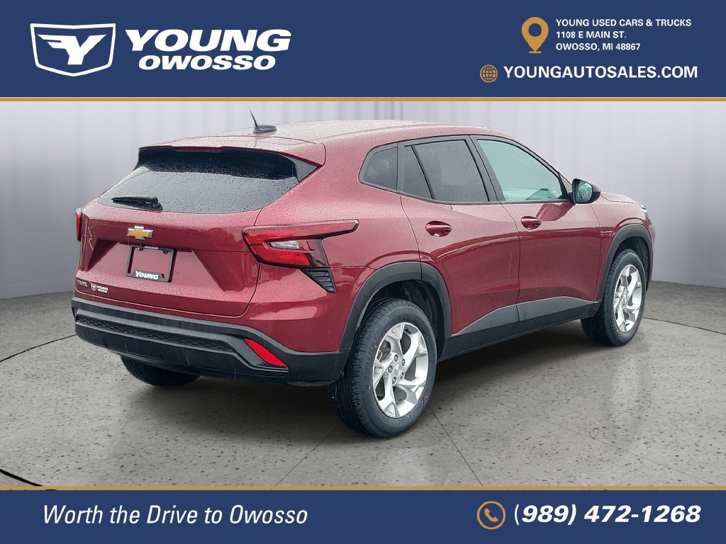 Used 2025 Chevrolet Trax LS w/ LS Convenience Package FWD image 3