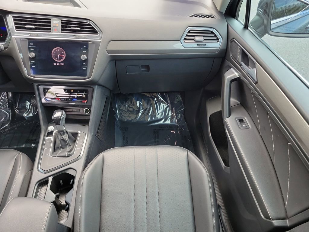 Used 2022 Volkswagen Tiguan SE w/ Panoramic Sunroof Package FWD image 15