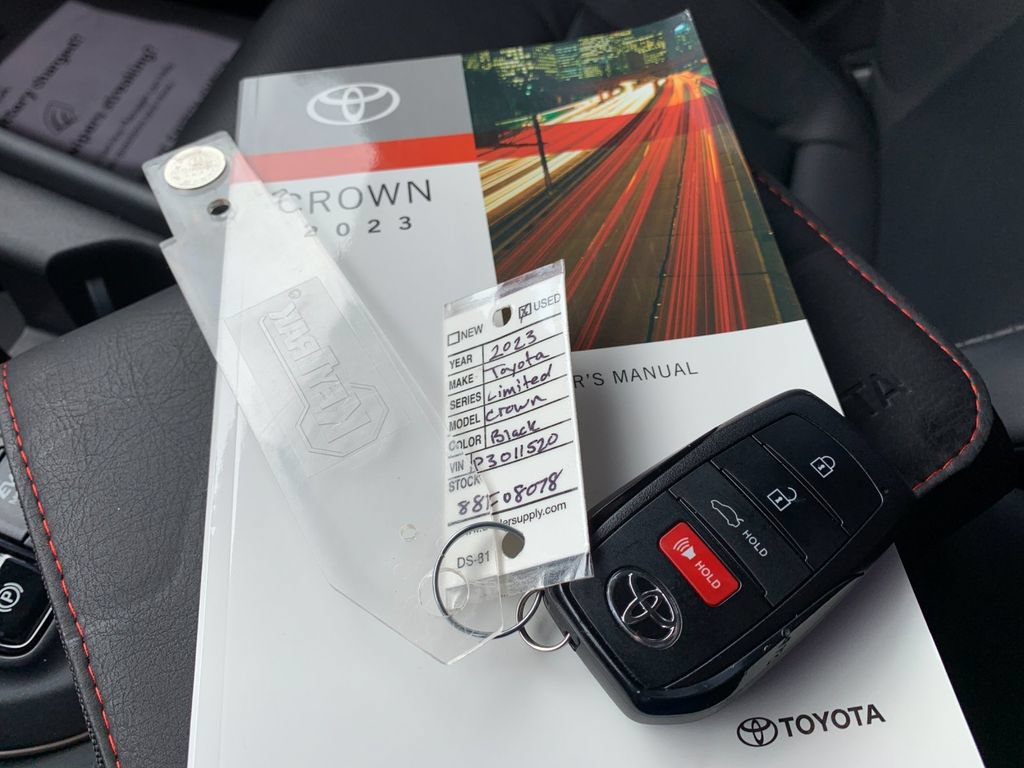 Used 2023 Toyota Crown AWD/4WD image 9