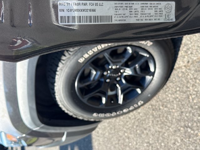 Used 2021 Jeep Cherokee Trailhawk AWD/4WD image 27