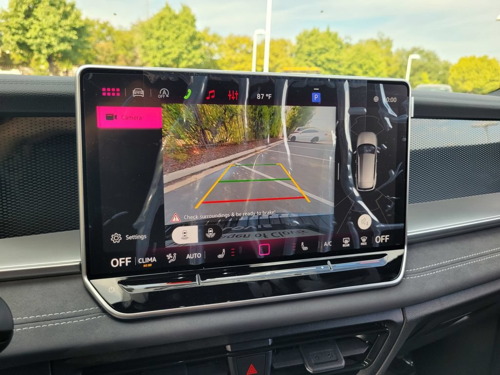 New 2026 Volkswagen Tiguan SE R-Line FWD image 17