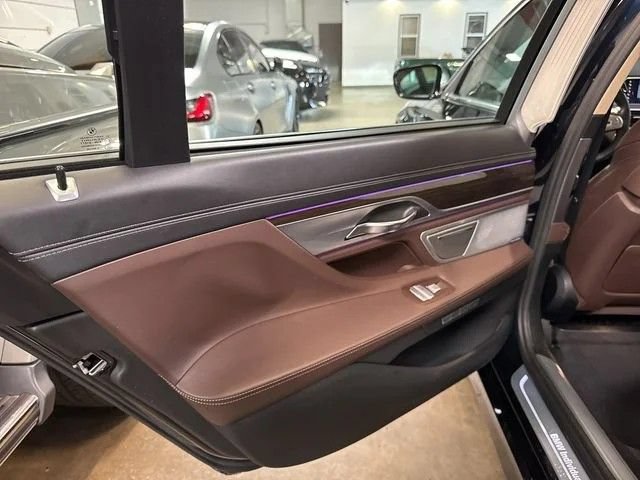 Used 2018 BMW 750i RWD image 20