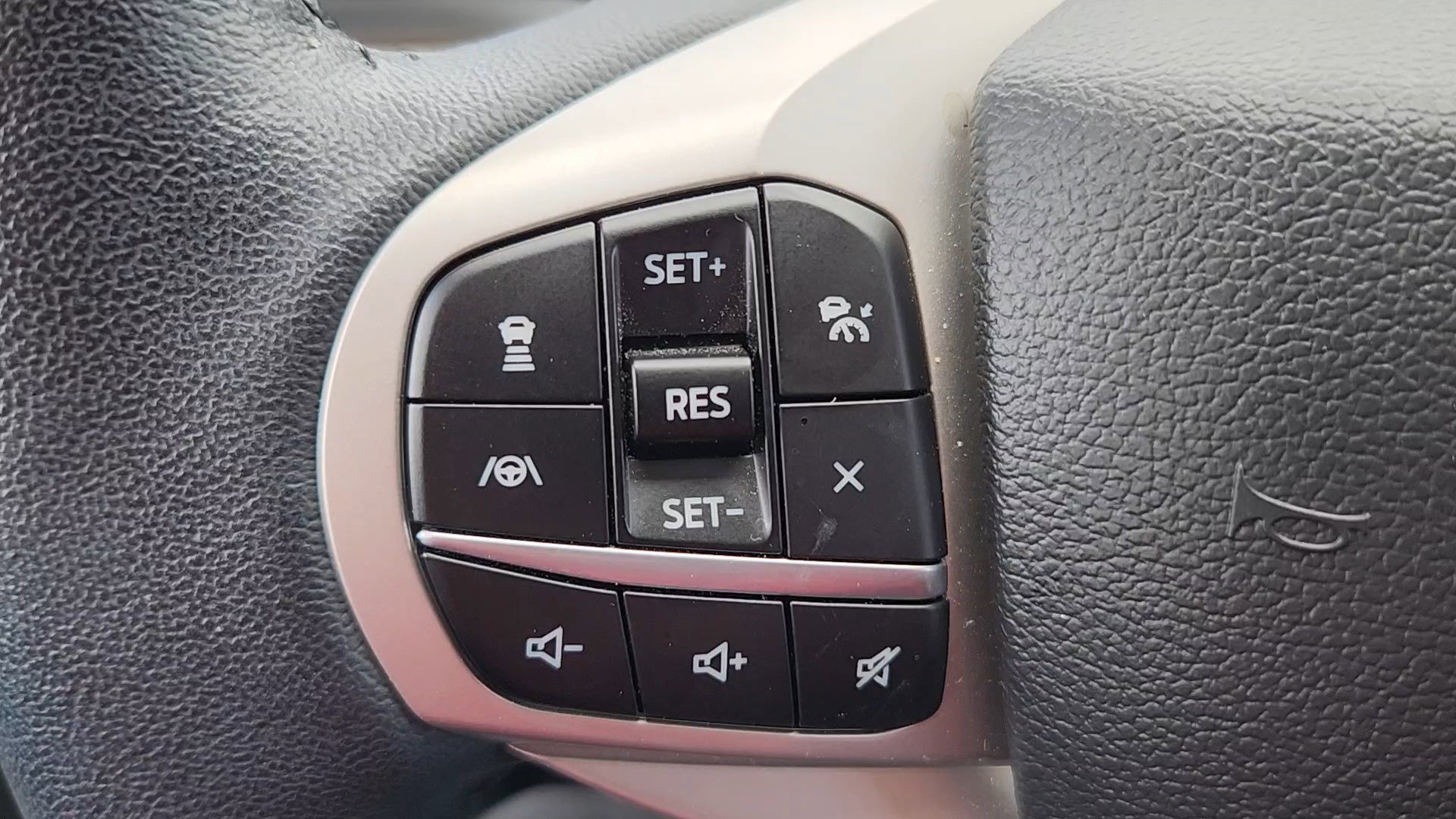 Used 2023 Ford Explorer Limited w/ Limited Technology Package image 13