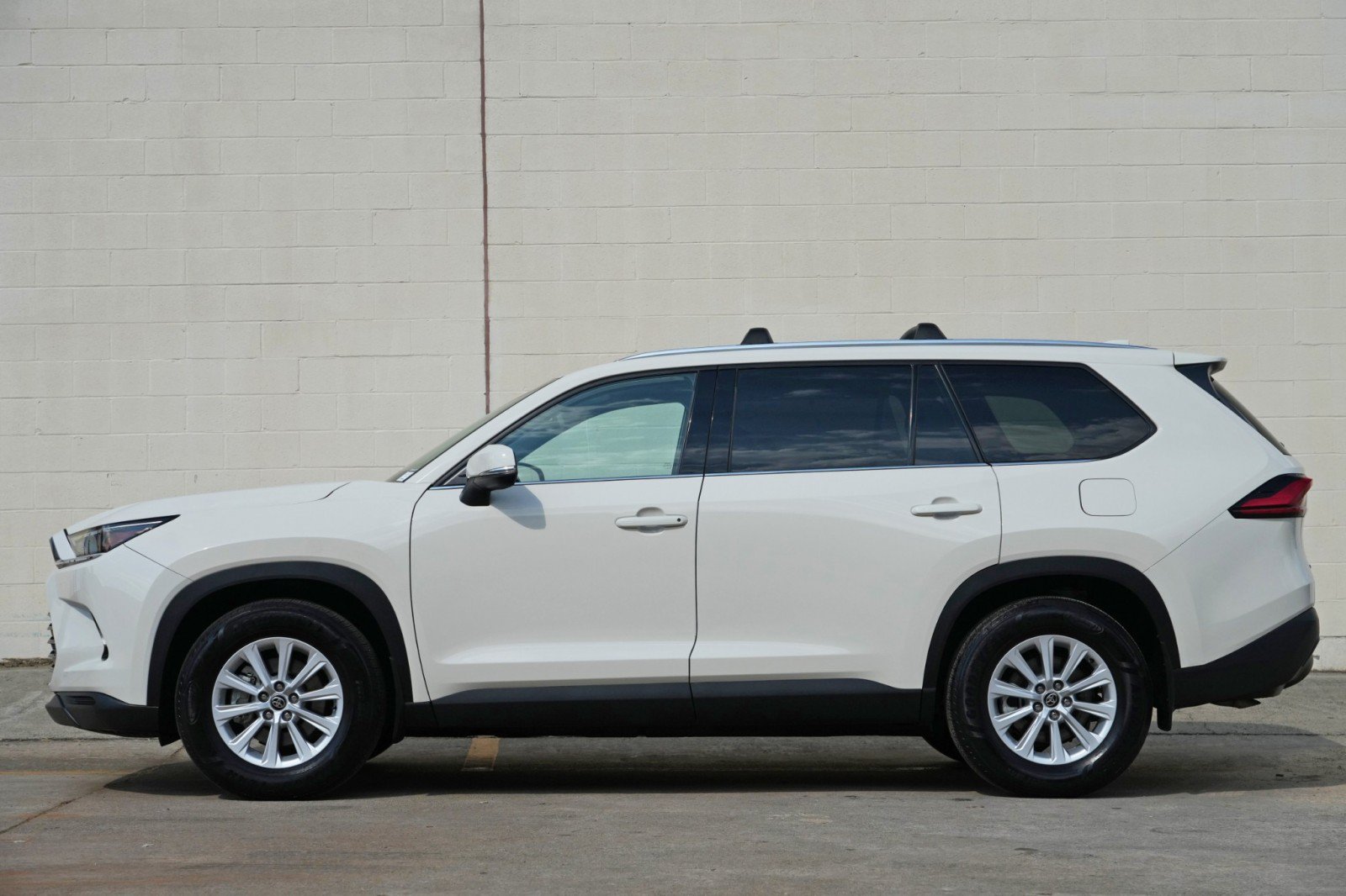 Used 2024 Toyota Grand Highlander AWD image 9