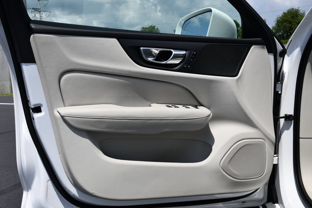 Used 2019 Volvo S60 T5 Momentum w/ Premium Package FWD image 14