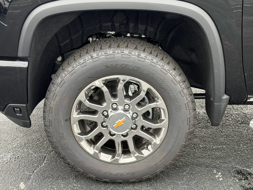 New 2026 Chevrolet Silverado 2500 LT w/ Z71 Chrome Sport Edition AWD/4WD image 9