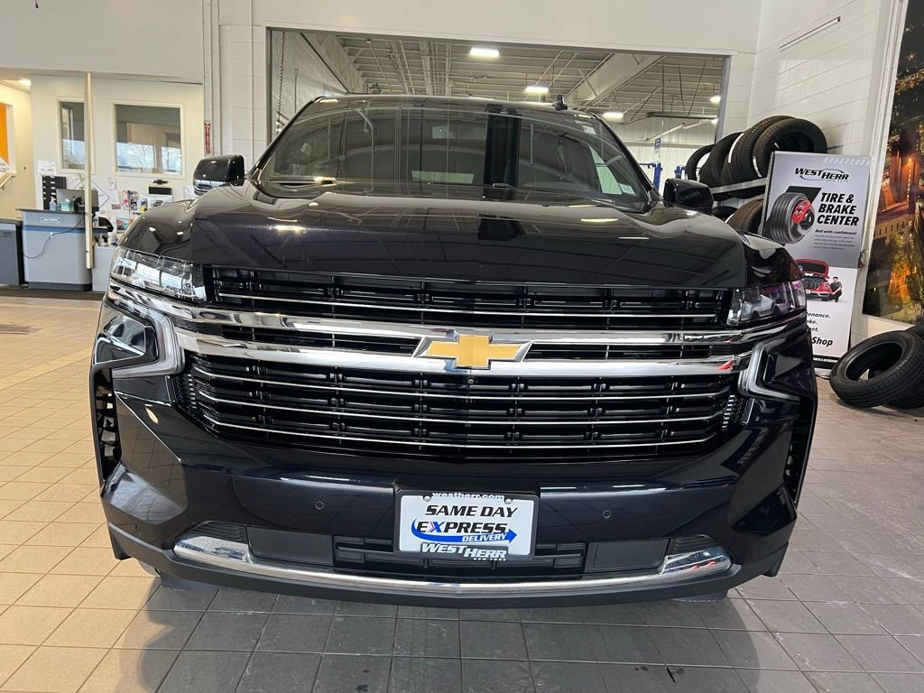 Used 2022 Chevrolet Tahoe LT w/ Luxury Package AWD/4WD image 2