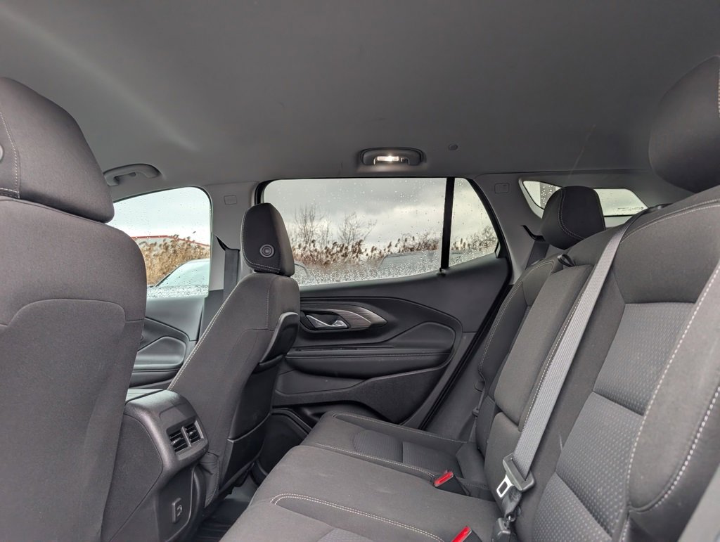 Used 2024 GMC Terrain SLE w/ Driver Convenience Package image 9