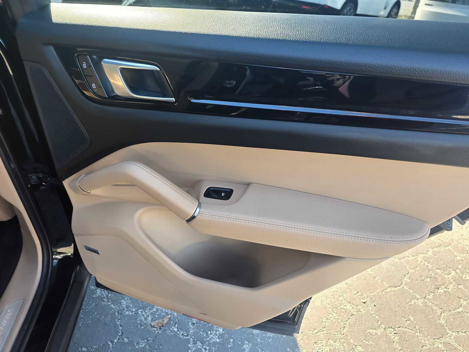 Used 2023 Porsche Cayenne Platinum Edition image 13