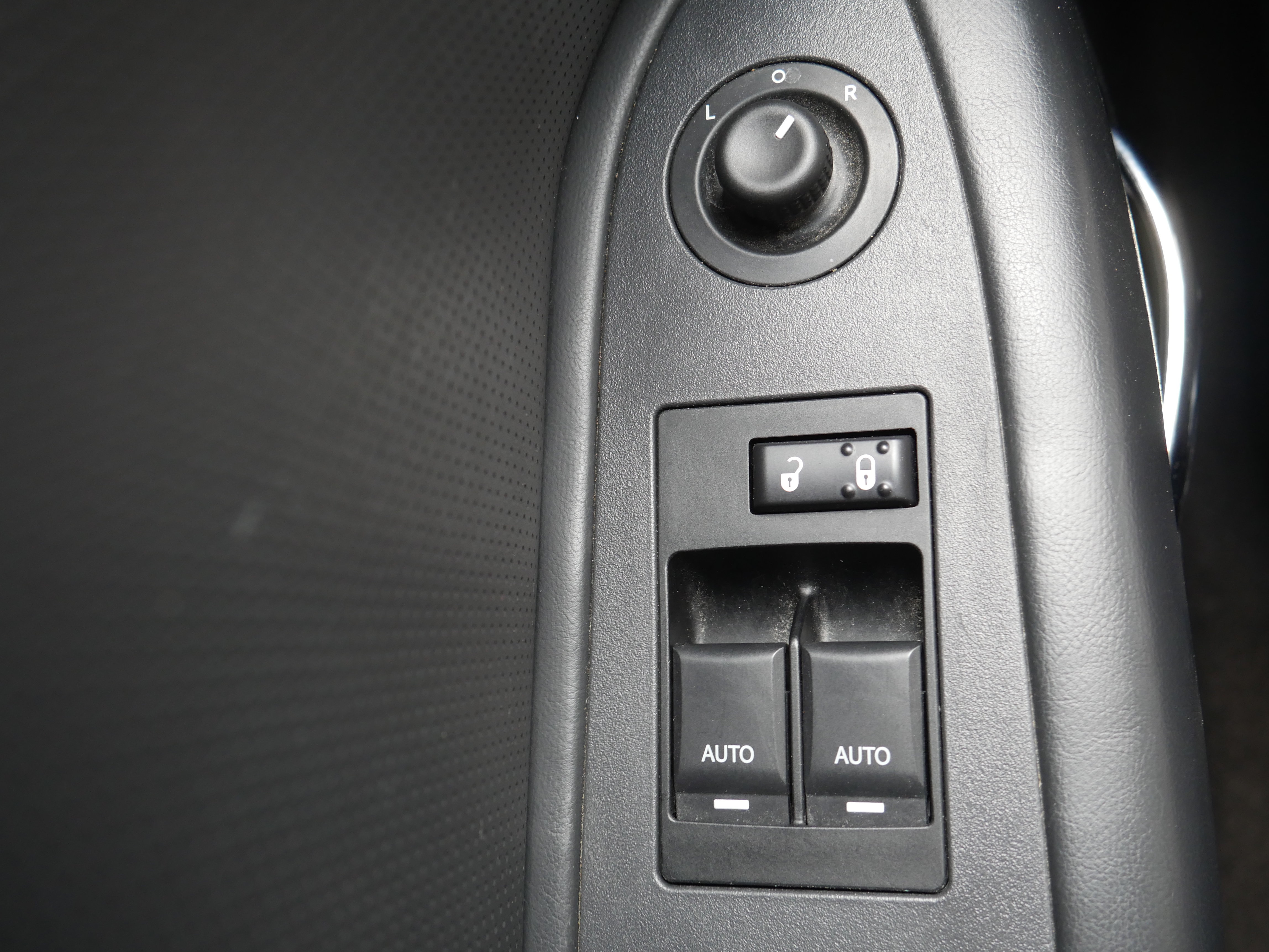 Used 2011 Dodge Challenger RWD image 24