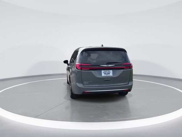 Used 2025 Chrysler Pacifica Select FWD image 6
