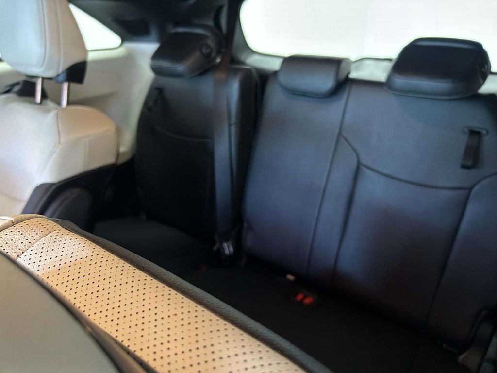Used 2025 Toyota Sienna Platinum AWD/4WD image 15
