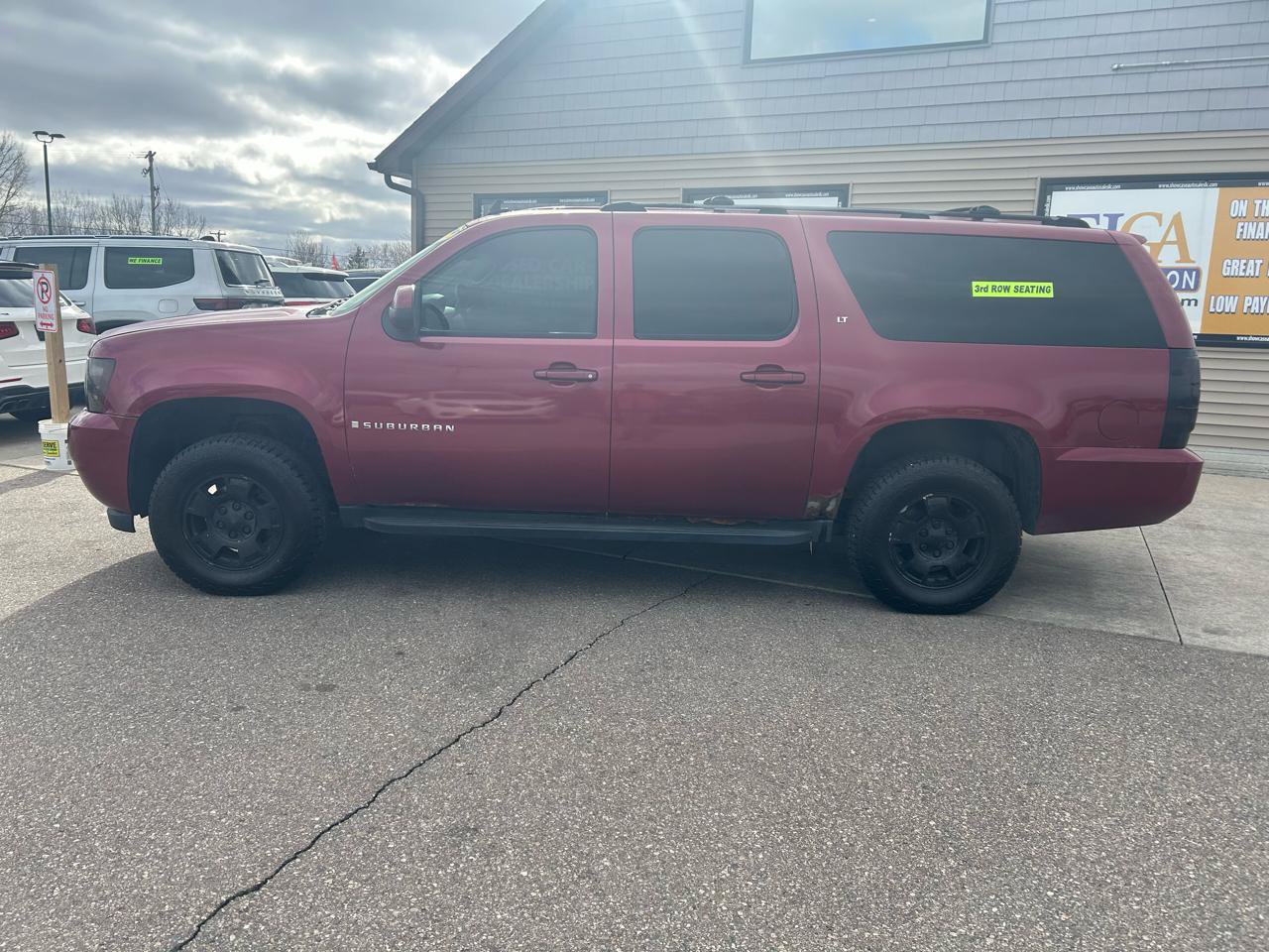 Used 2007 Chevrolet Suburban LT w/ LT Preferred Equipment Group AWD/4WD image 8