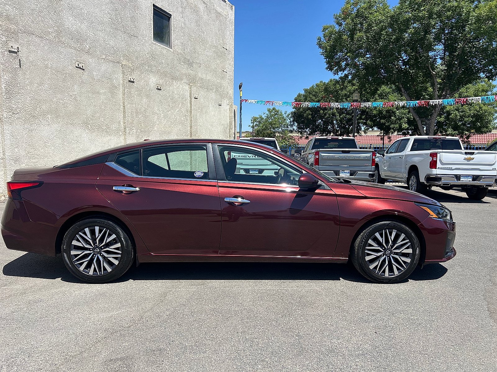 Used 2023 Nissan Altima 2.5 SV FWD image 2