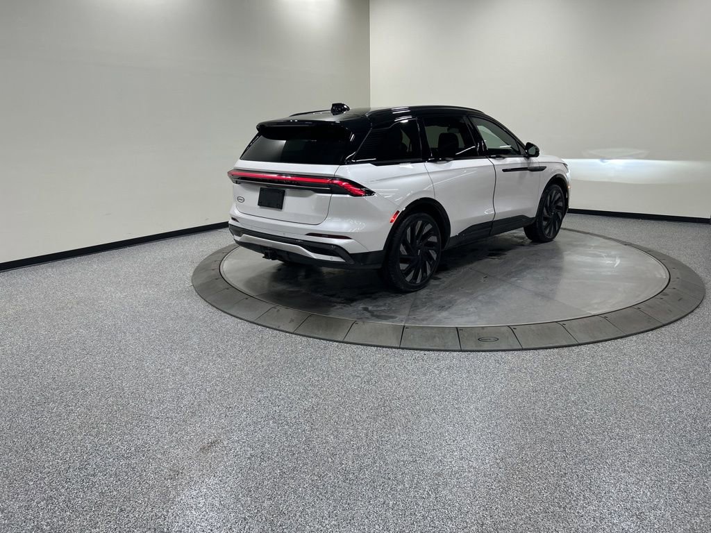 Certified 2025 Lincoln Nautilus Reserve w/ Jet Appearance Package image 6