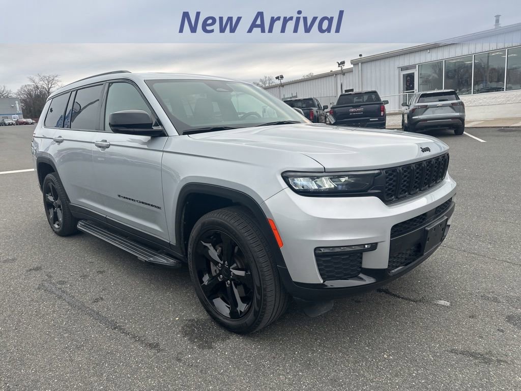 Used 2024 Jeep Grand Cherokee L Limited w/ Black Appearance Package image 2