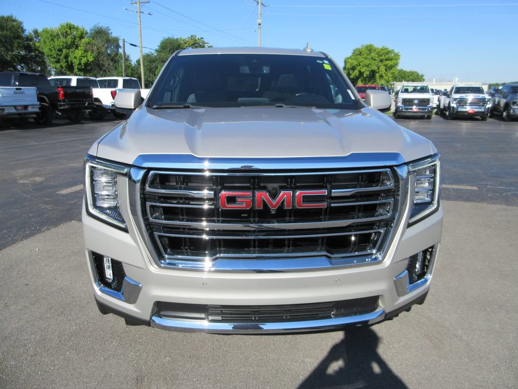 Certified 2022 GMC Yukon SLT w/ SLT Premium Package AWD/4WD image 13