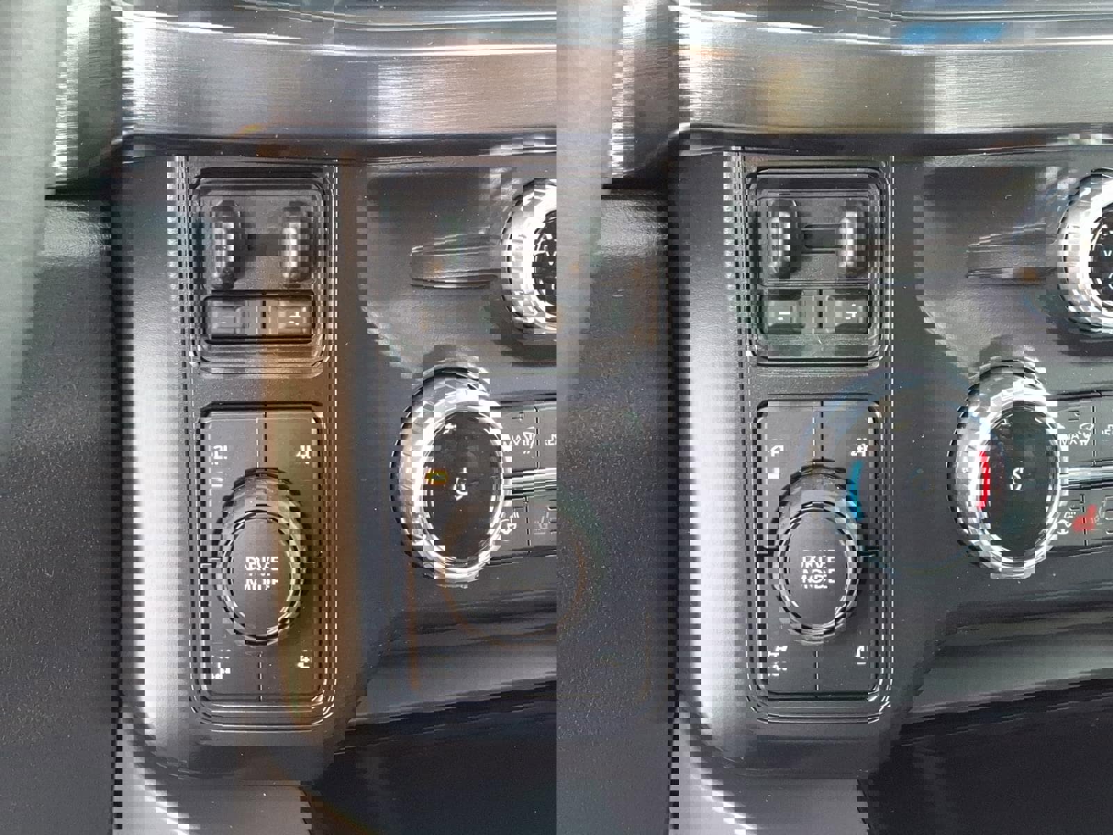 New 2026 Ford F250 Lariat w/ Black Appearance Package image 41