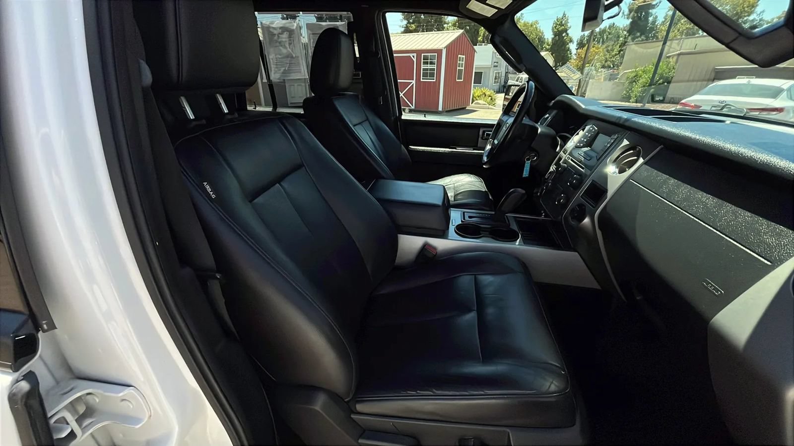 Used 2016 Ford Expedition XLT w/ Equipment Group 201A RWD image 19