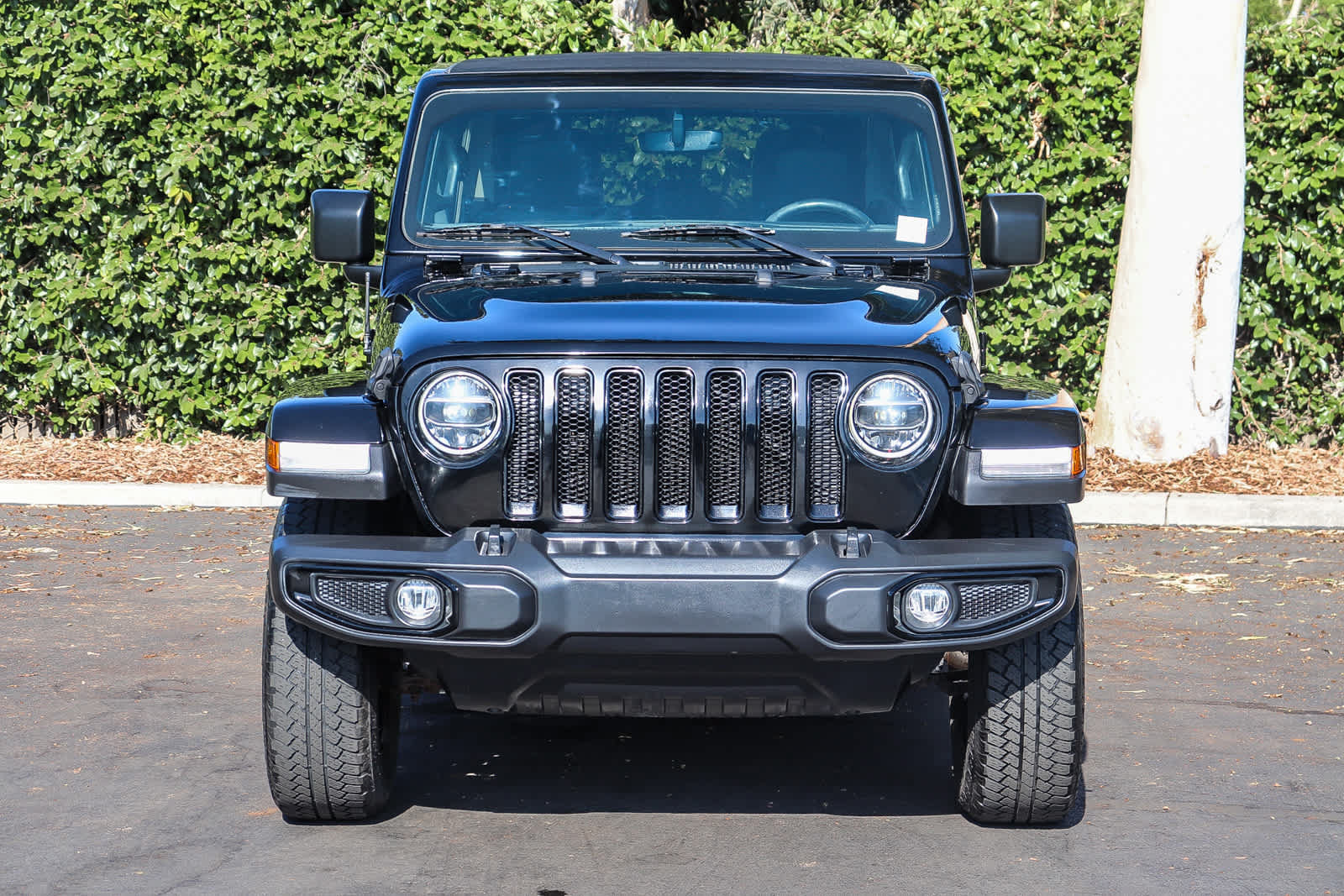 Used 2022 Jeep Wrangler Unlimited Sahara AWD/4WD image 2
