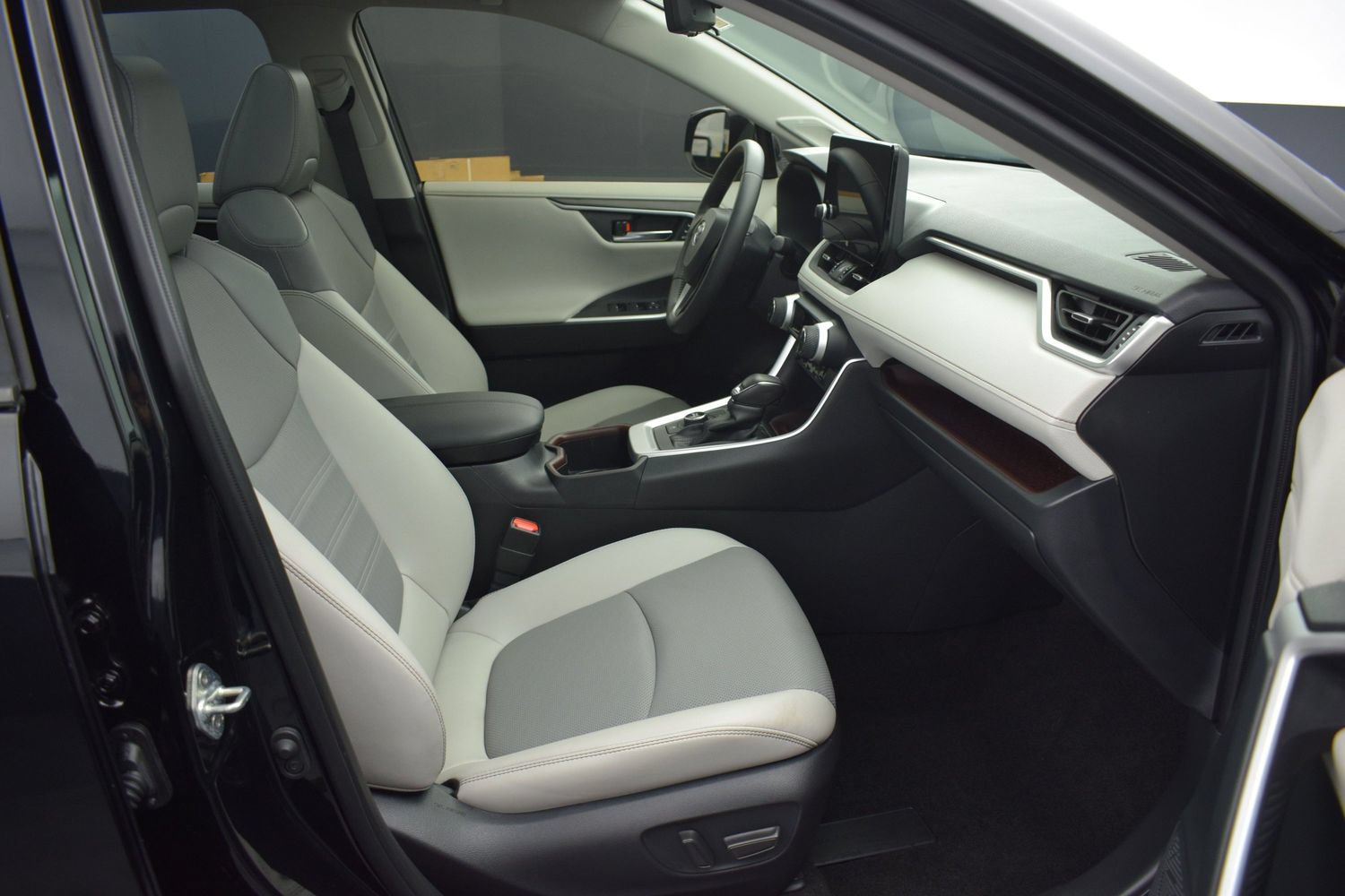 Used 2023 Toyota RAV4 Limited AWD/4WD image 10