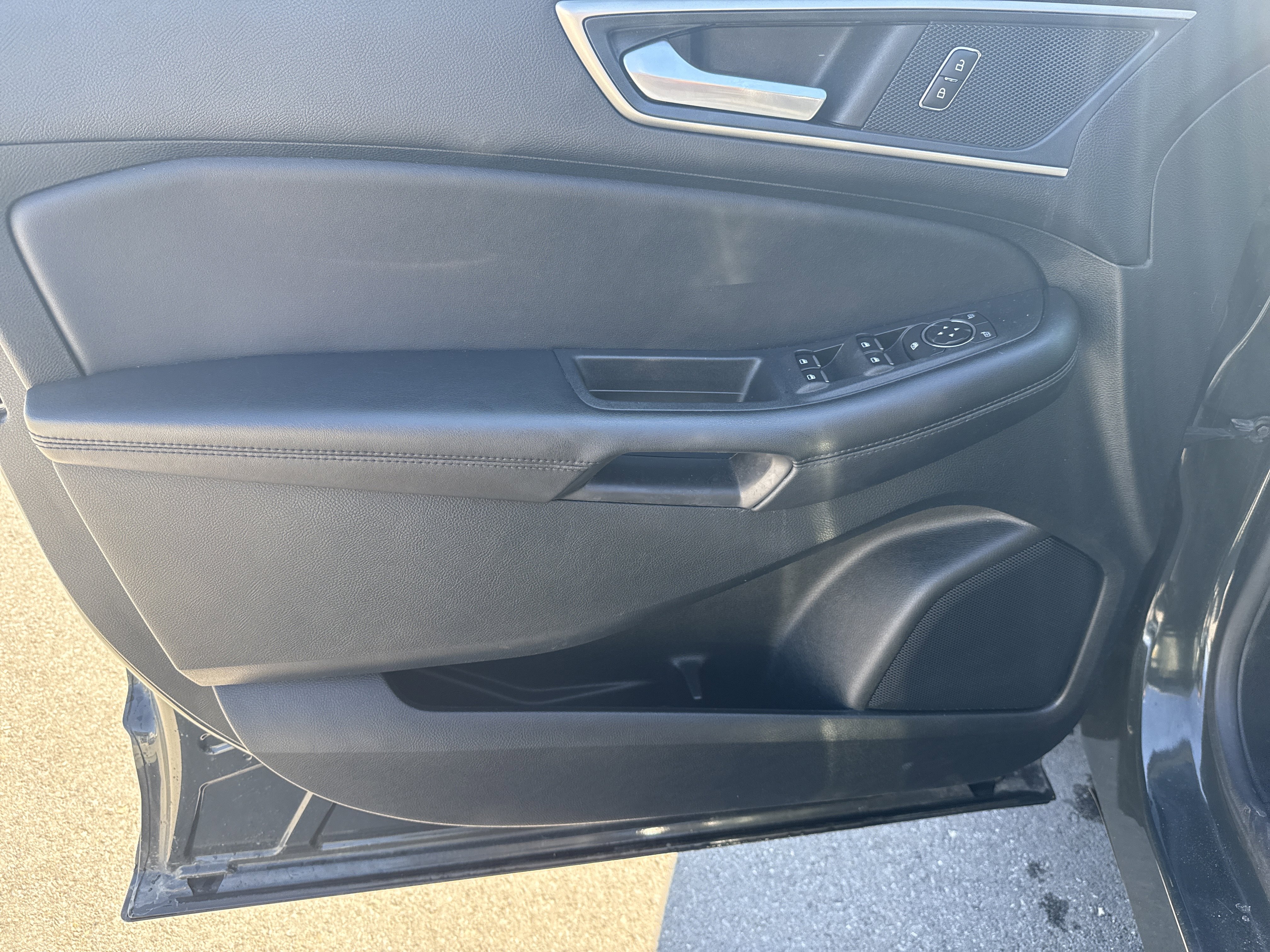 Used 2023 Ford Edge SEL image 15