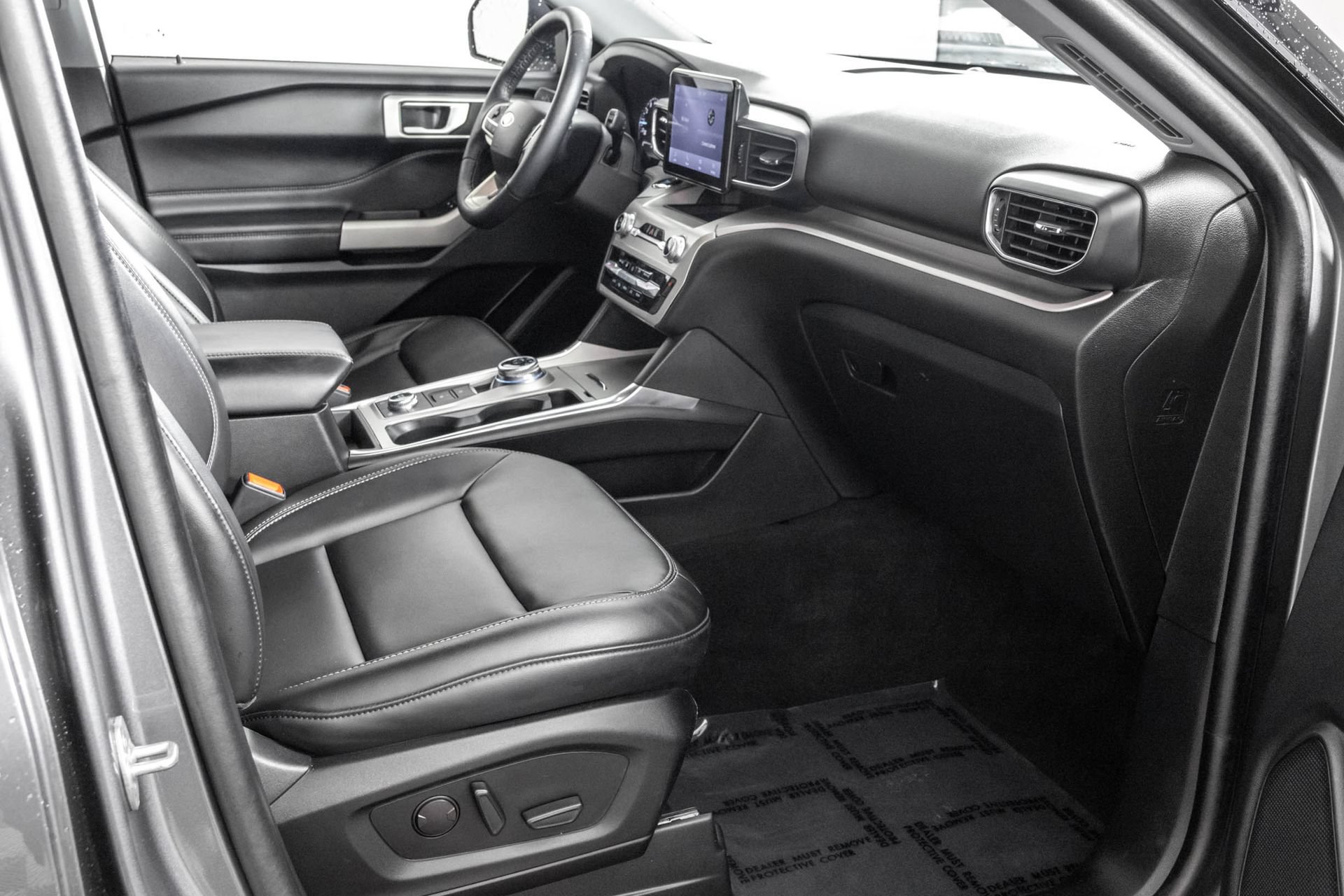 Used 2023 Ford Explorer XLT w/ Equipment Group 202A AWD/4WD image 42